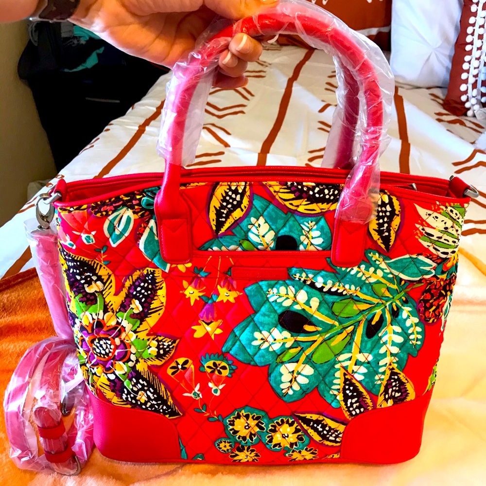 BNWT! Vera Bradley Spring and Summer Handbag!